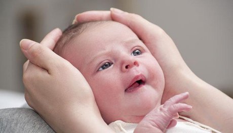 تغذیه مادر برای جلوگیری از یبوست نوزاد
