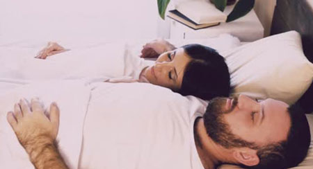 روانشناسی مدل خوابیدن زن و شوهر
