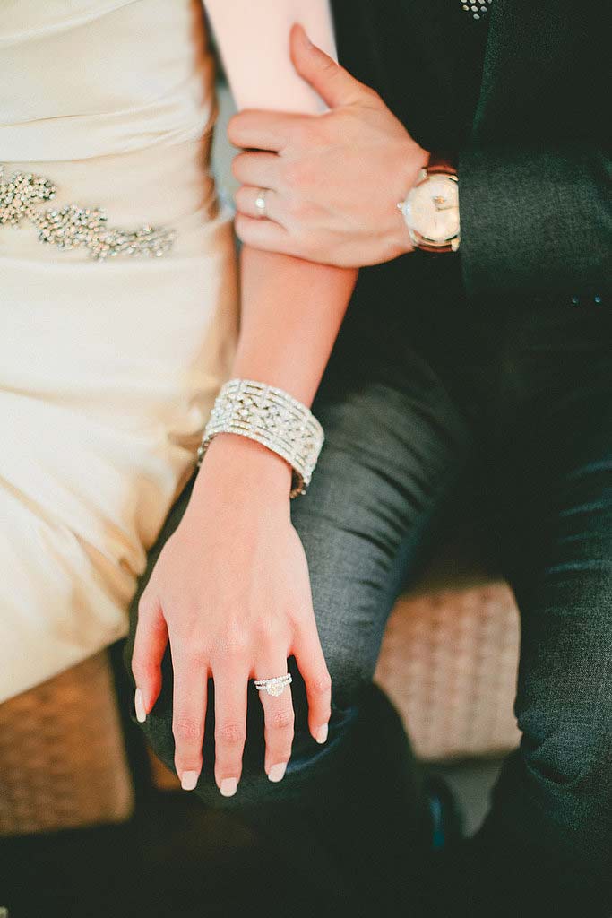 عکس حلقه نامزدی در دست عروس و داماد