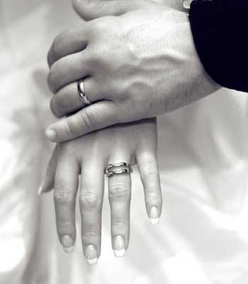 عکس حلقه و دست عروس و داماد