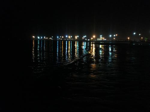 عکس دریا در شب