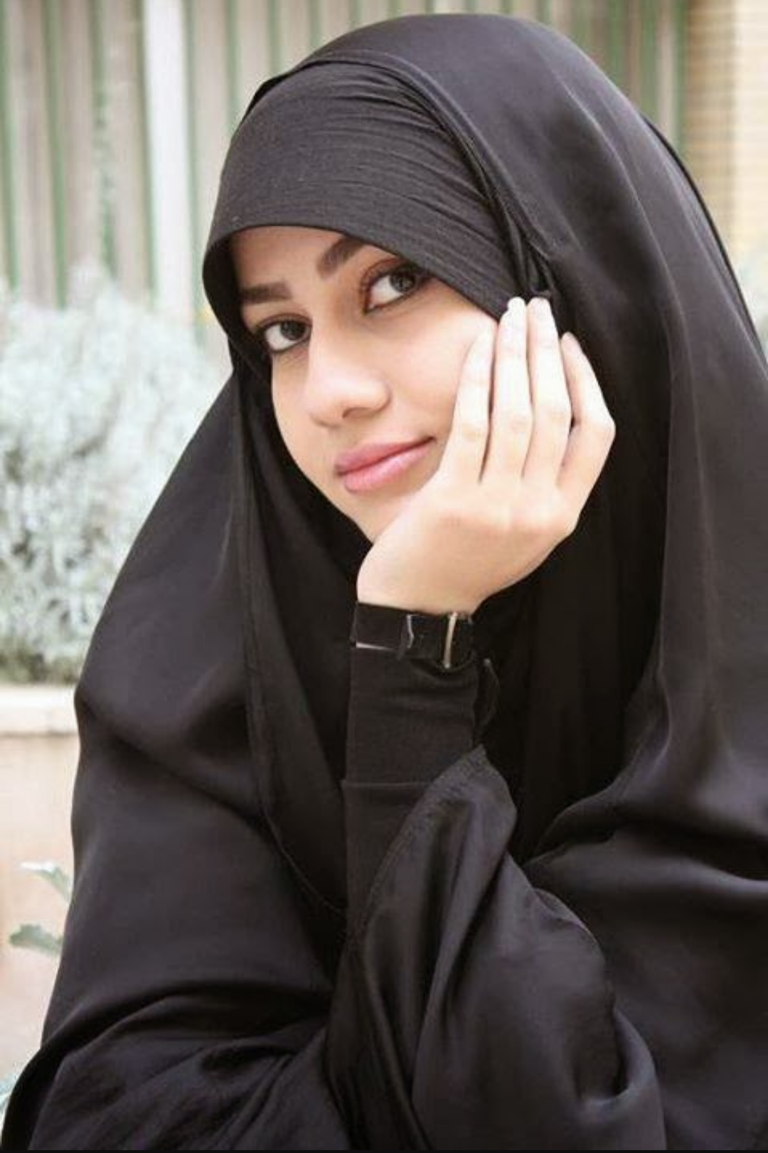 عکس زن زیبا با روسری