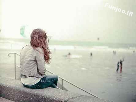 دانلود عکس دختر غمگین کنار دریا