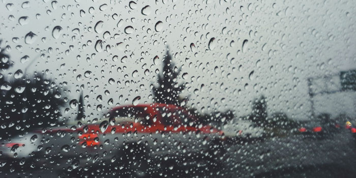 عکس باران ازپشت پنجره