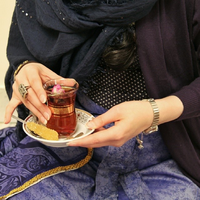 عکس خوردن چای عاشقانه