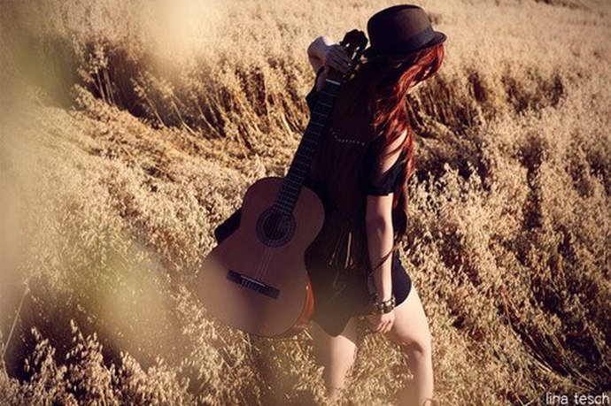 عکس از گیتار دخترانه