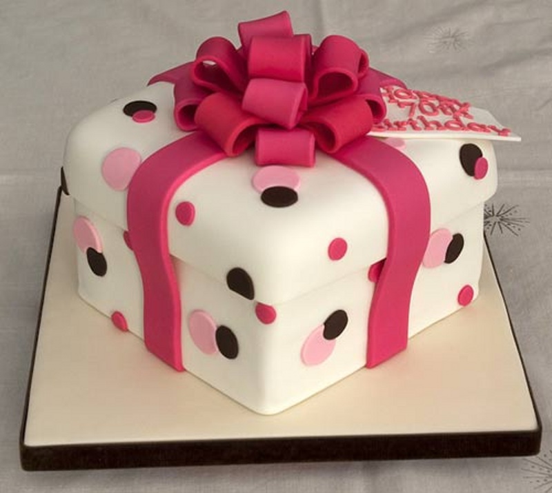 عکس کیک تولد دخترانه ساده شیک