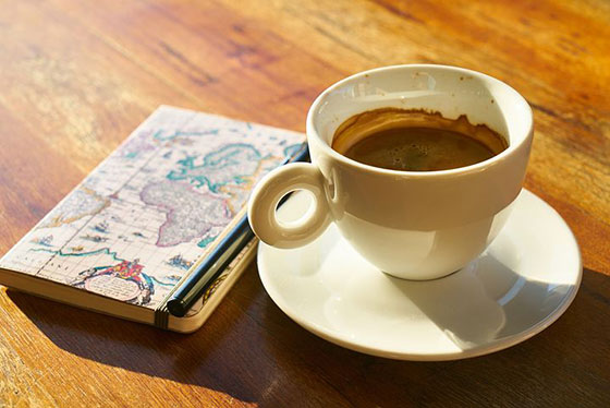 عکس از کتاب و قهوه