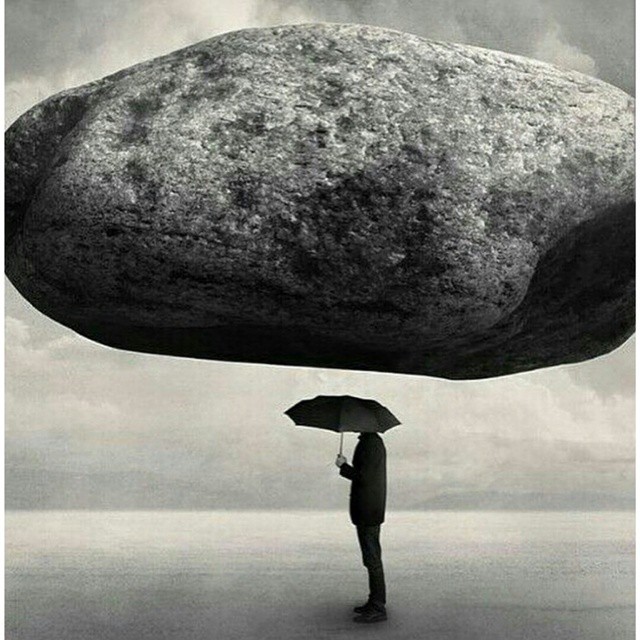 عکس مرد تنها در باران