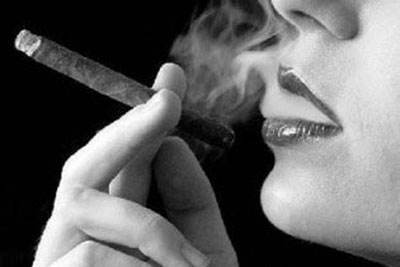 پروفایل سیگار کشیدن دختر