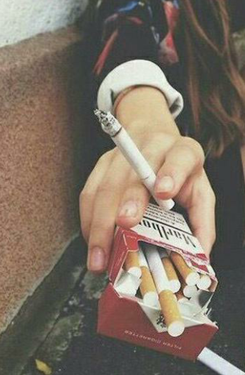 پروفایل سیگار دختر