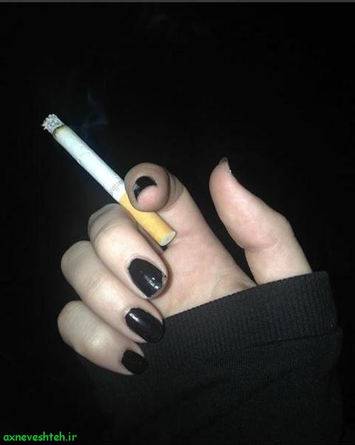 پروفایل دختر درحال سیگار کشیدن