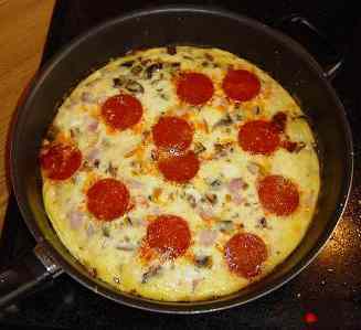 طرز تهیه سوسیس تخمه مرغ با پنیر پیتزا
