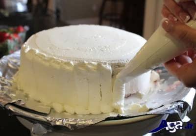 طرز تهیه کیک خامه ای ساده برای تولد
