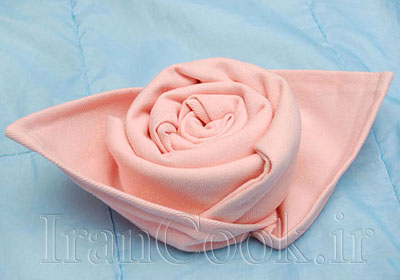 تزیین دستمال سفره مدل گل رز

