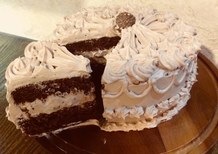 طرز تهیه کیک اسفنجی شکلاتی با خامه
