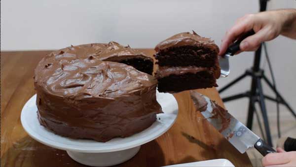 طرز تهیه کیک شکلاتی خوشمزه بدون فر
