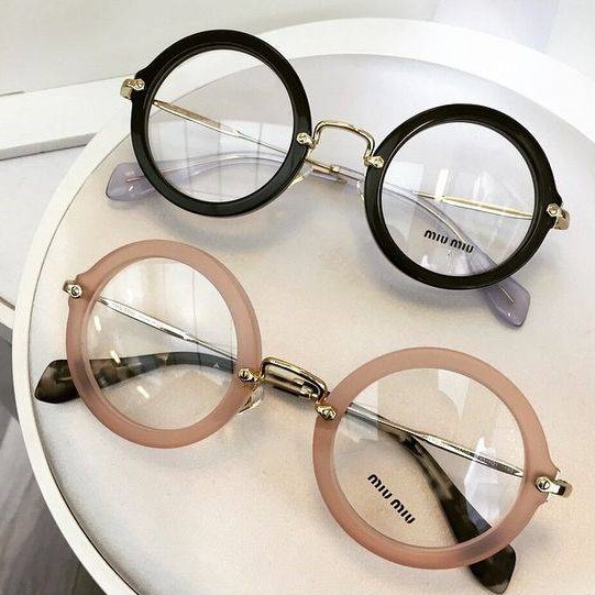 مدل عینک طبی مردانه برای صورت گرد
