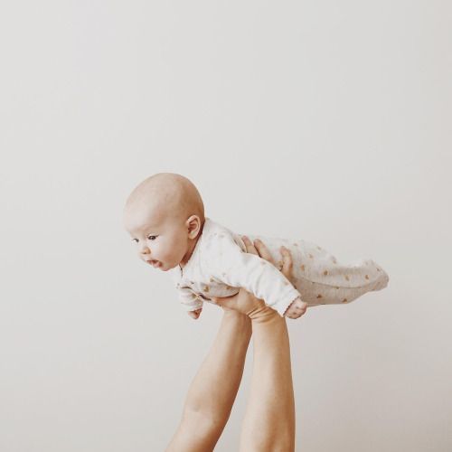 مدل عکس نوزادی در خانه
