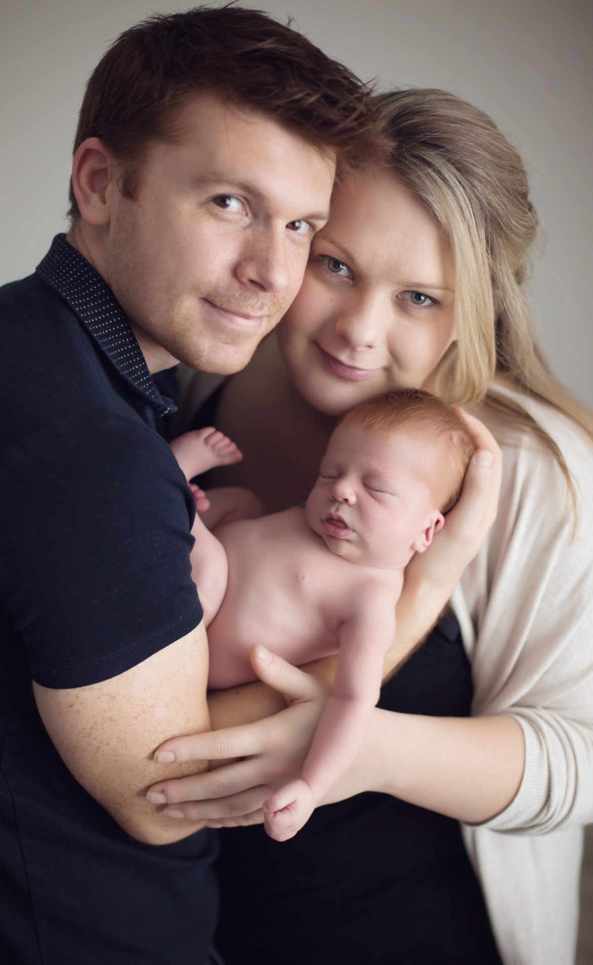 مدل عکس نوزاد با پدر و مادر
