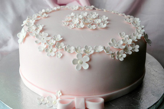 کیک تولد ساده و شیک زنانه
