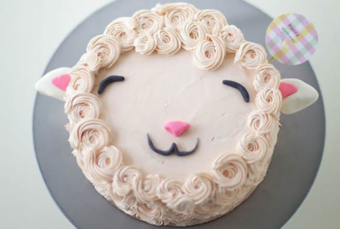 کیک تولد دخترانه با روکش خامه
