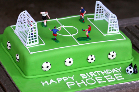 مدل کیک تولد پسرانه زمین فوتبال
