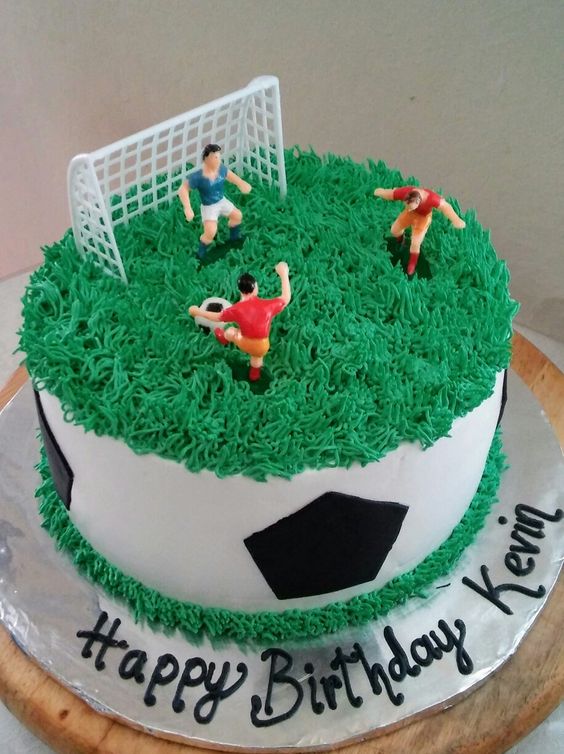 مدل کیک تولد پسرانه زمین فوتبال

