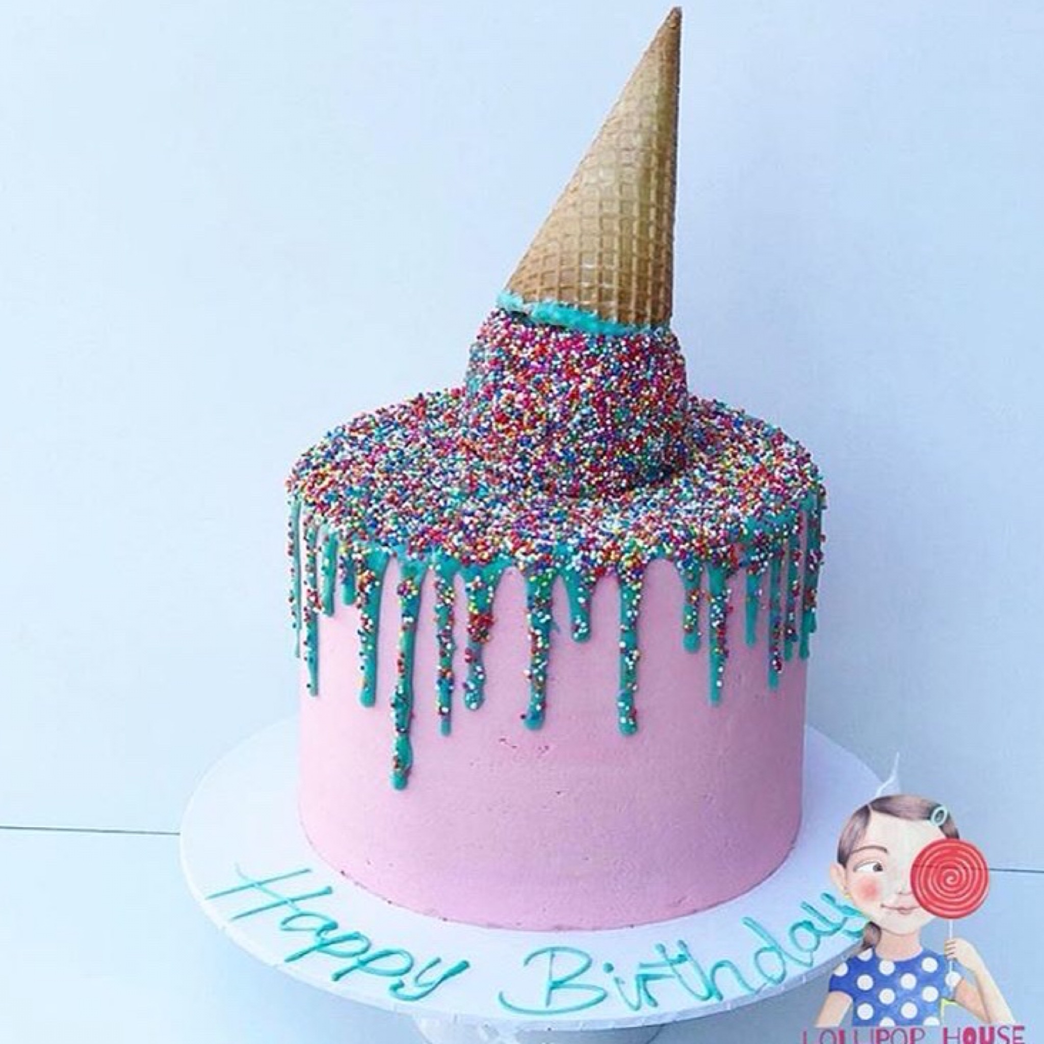 کیک خامه ای تولد
