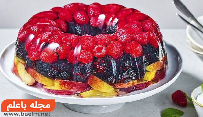 طرز تهیه کیک ژله ای با تکه های میوه
