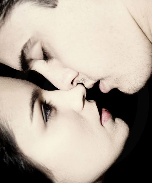 عکس از بوسه عاشقانه لب به لب
