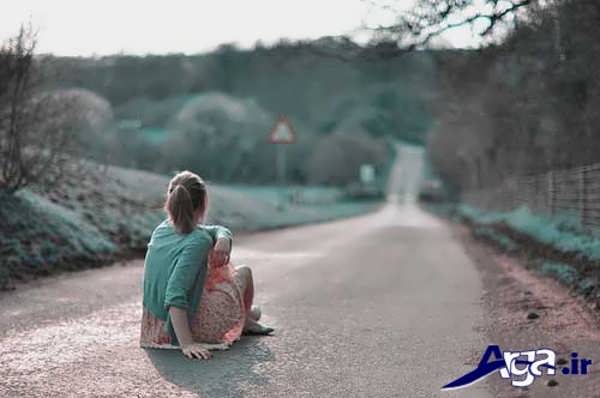 عکس دختری تنها در جاده
