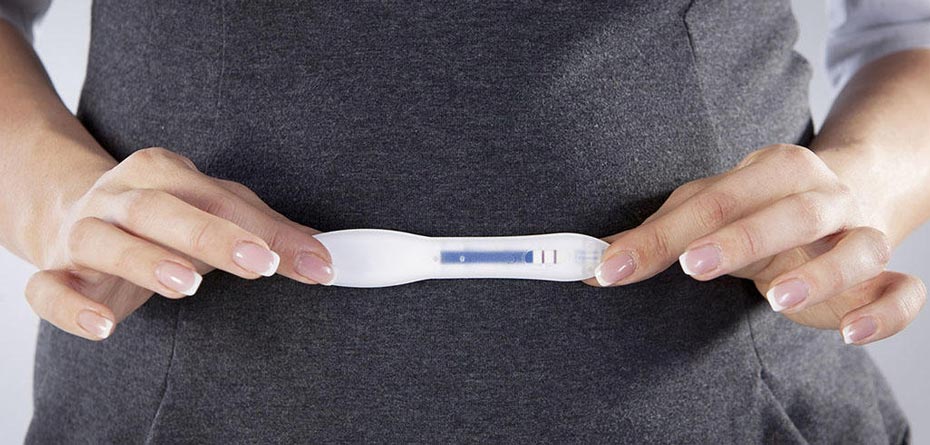علائم پریود در ماه اول بارداری نی نی سایت
