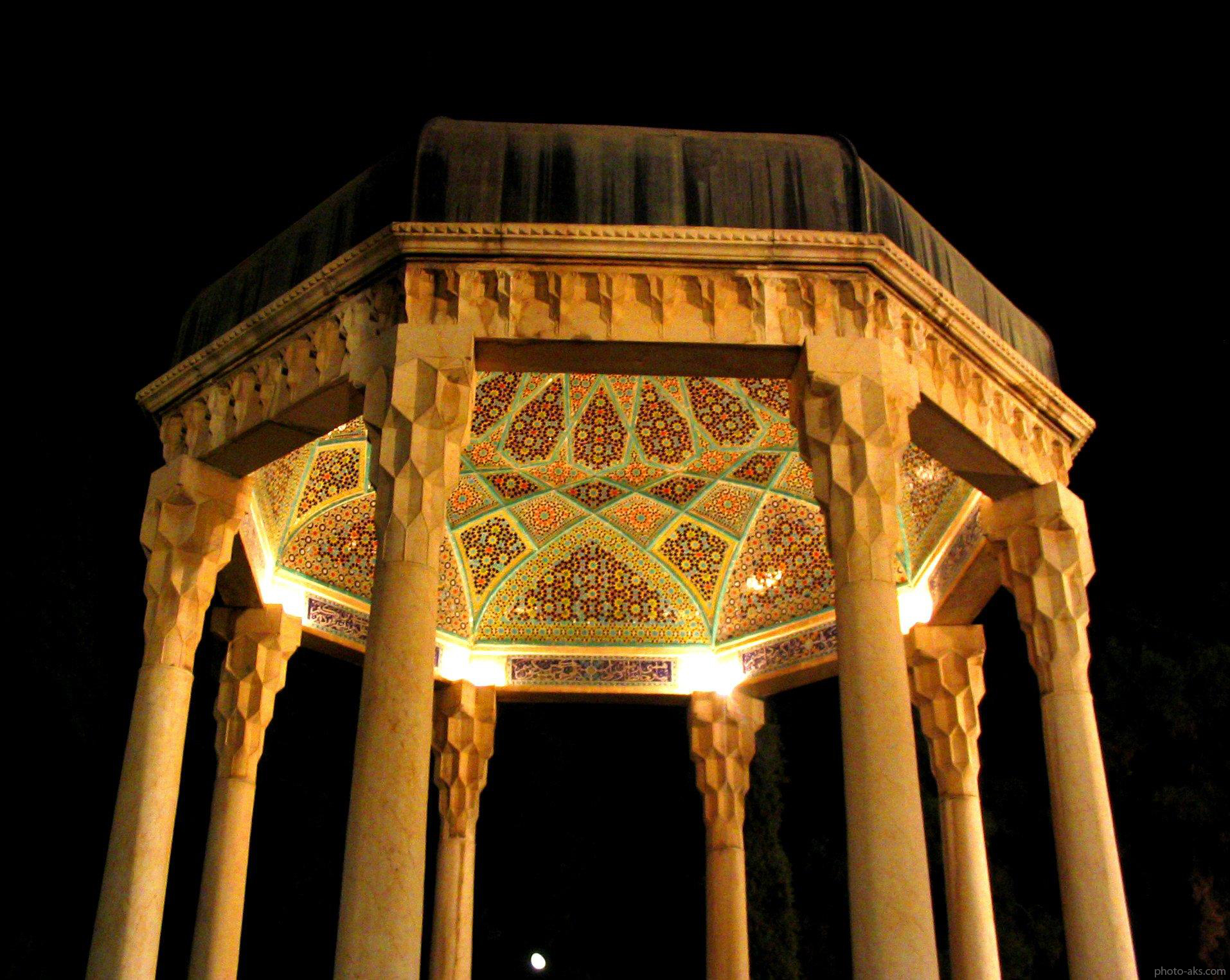 عکس آرامگاه حافظ شیرازی با کیفیت بالا