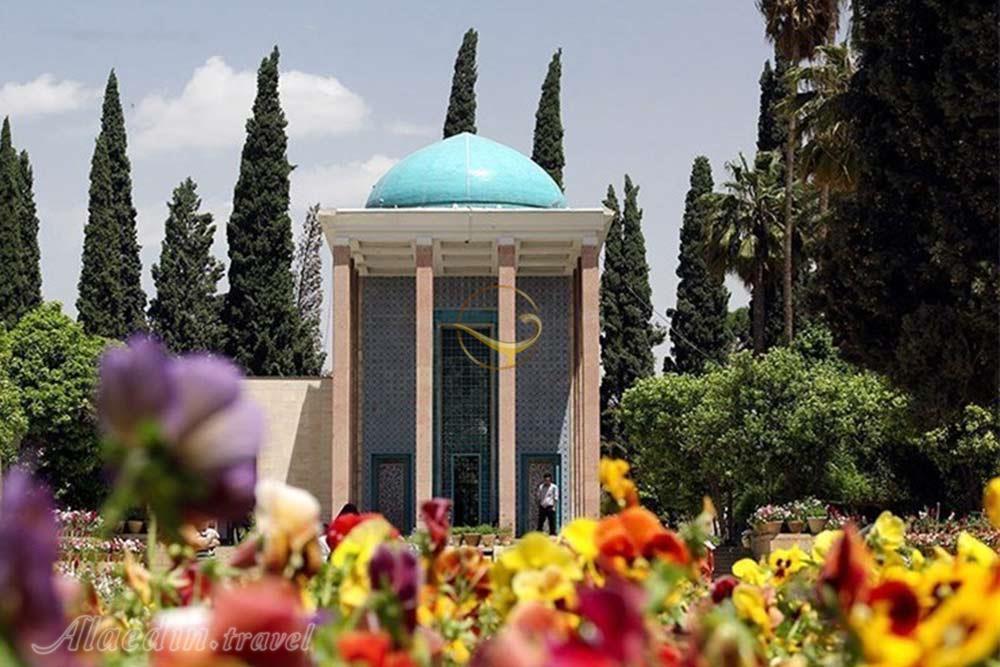 عکس از آرامگاه حافظ شیراز