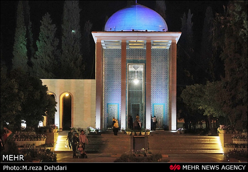 عکس از ارامگاه حافظ شیرازی