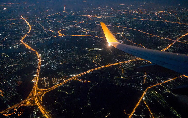 عکس از پنجره هواپیما در شب تهران
