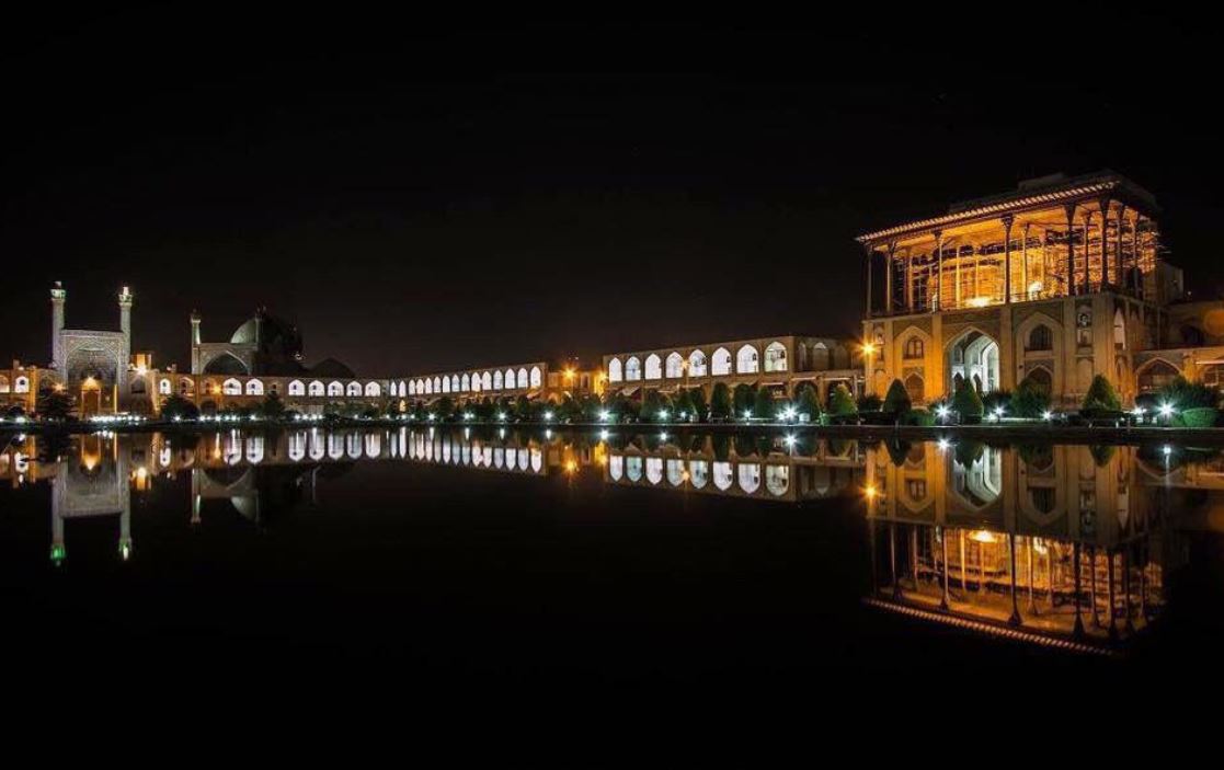 عکس از میدان امام اصفهان در شب