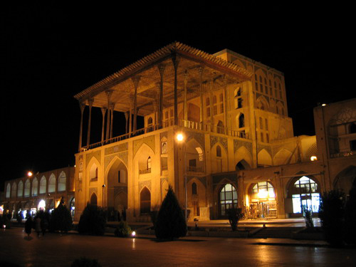 عکس از میدان امام اصفهان در شب