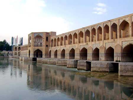 عکس کارت پستال با نشانه هایی از شهر اصفهان