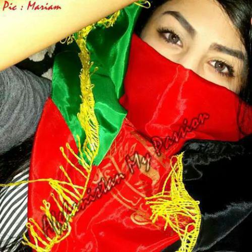 عکس پرچم افغانستان در دست دختر
