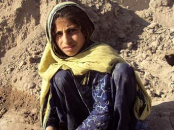 عکس دختر با لباس محلی افغانی