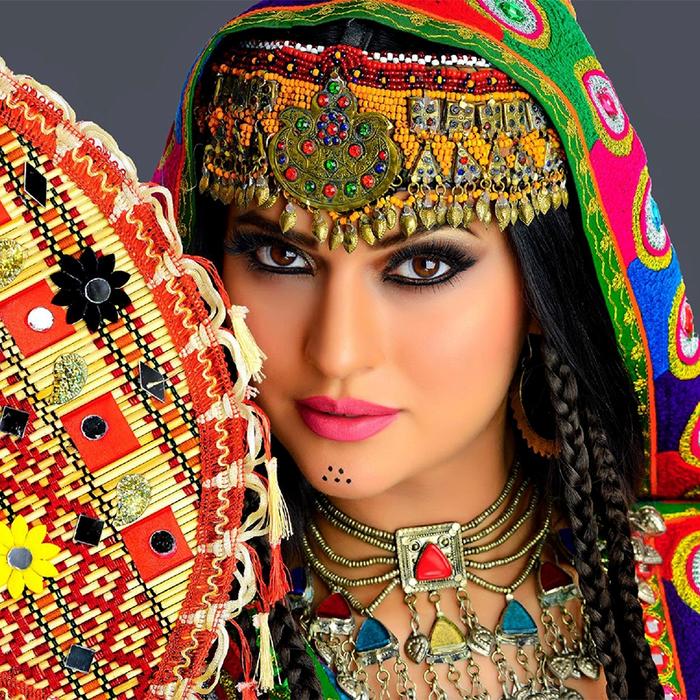 عکس دختر با لباس محلی افغانی