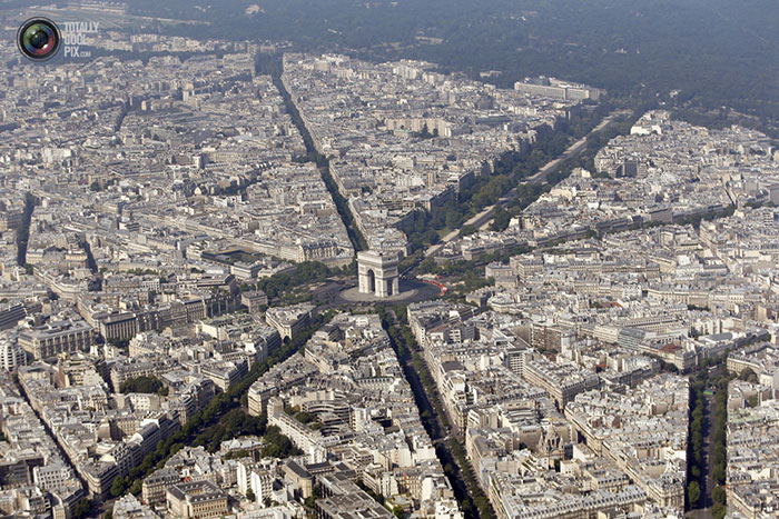 عکس هوایی از شهر پاریس
