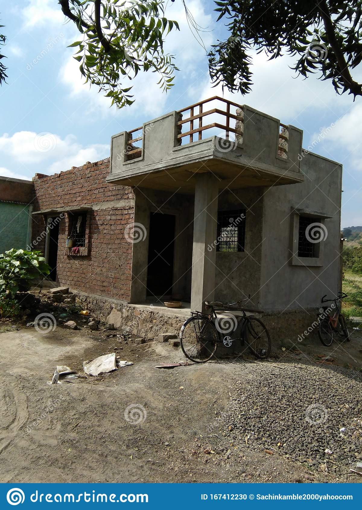 pic of beautiful house in village