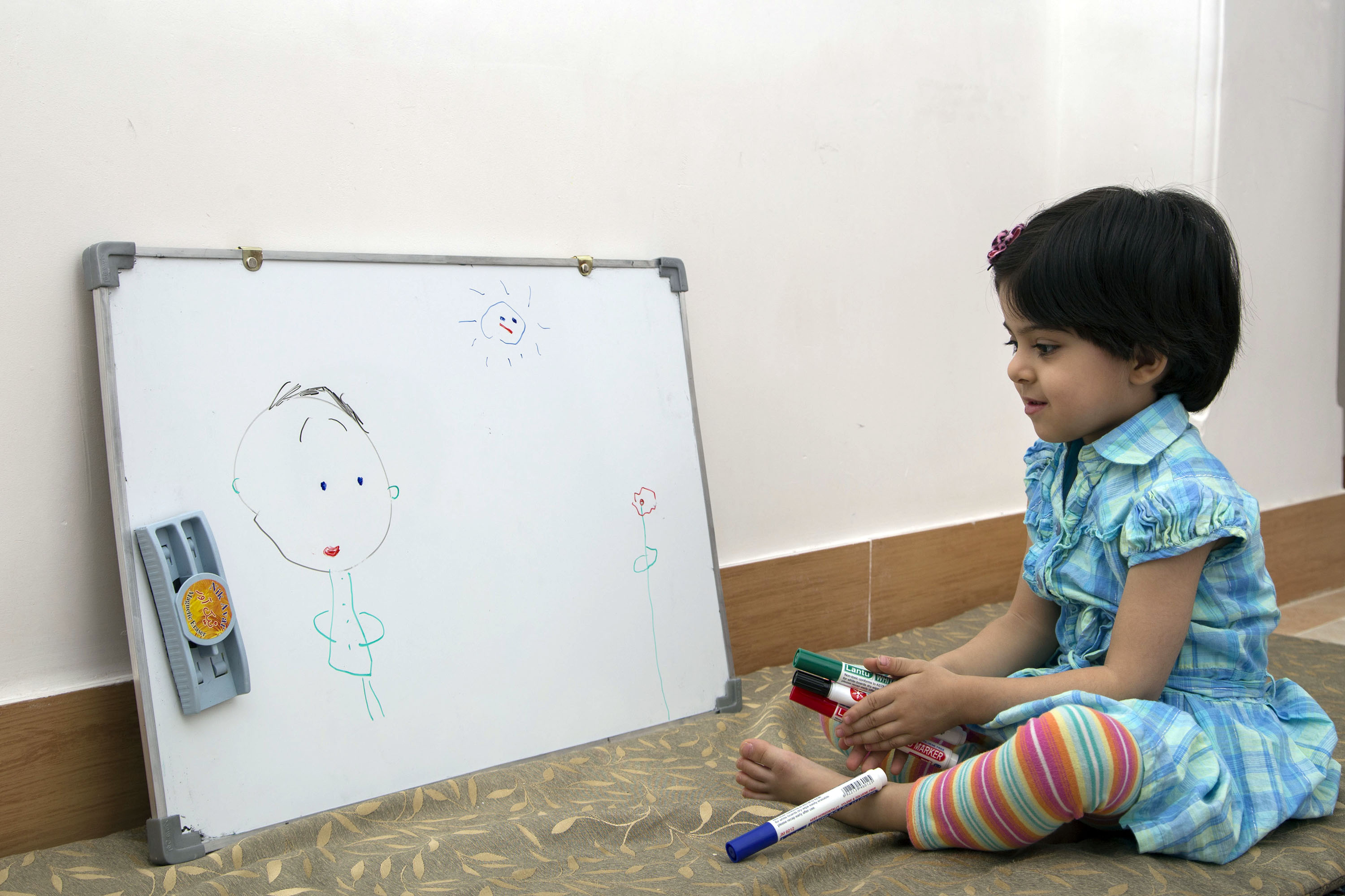 نقاشی دختر بچه ناراحت