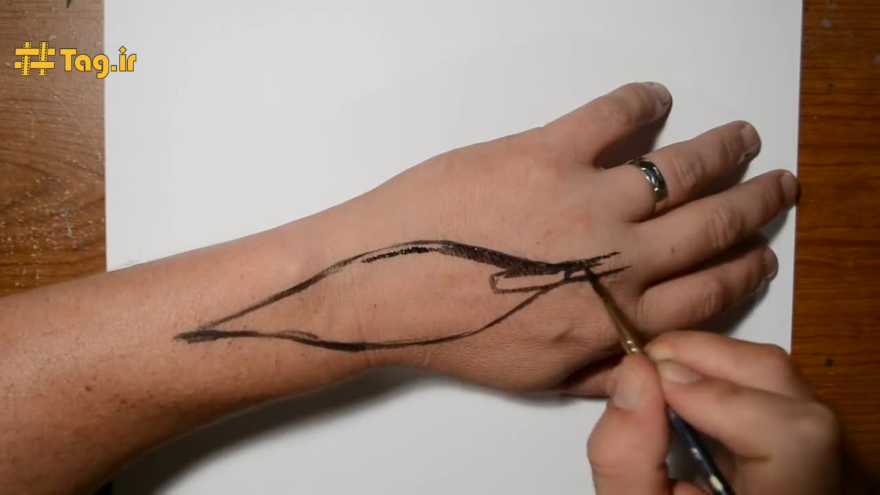 نقاشی با خودکار روی مچ دست