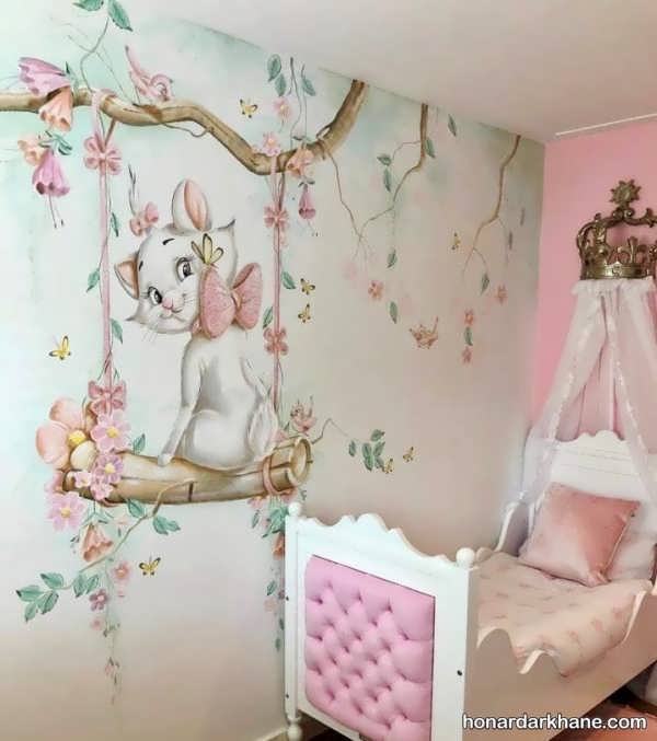 تزیین دیوار اتاق نوزاد دختر با کاغذ رنگی