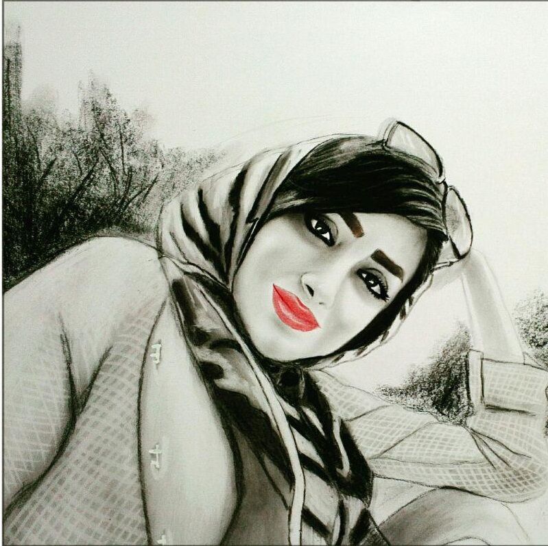 عکس نقاشی چهره دختر با مداد
