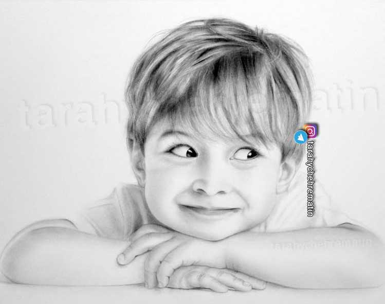 نقاشی چهره با مداد رنگی کودکانه